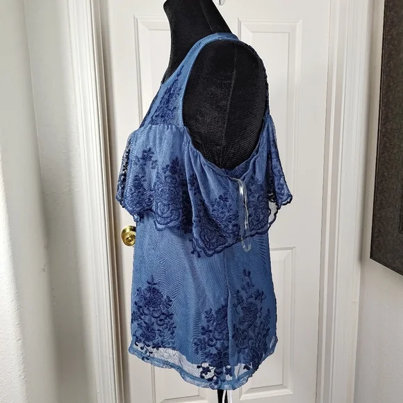 Francesca's Mi ami Sleeveless Cold Shoulder Frilly Lacy Indigo Top Medium - Picture 4 of 11